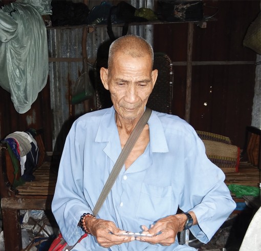 Không nhà, còn vướng bệnh tật