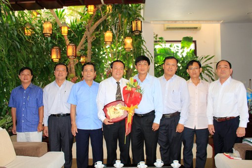Lãnh đạo TP. Long Xuyên thăm và chúc Tết doanh nghiệp tiêu biểu trên địa bàn