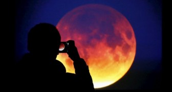 Lần đầu tiên trong 150 năm: Siêu trăng, trăng xanh, nguyệt thực xảy ra cùng lúc