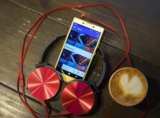 Sony chính thức ra mắt Xperia L2 tại Việt Nam: camera selfie góc siêu rộng, giá 5,5 triệu