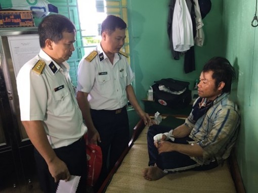 Cấp cứu kịp thời ngư dân bị nạn