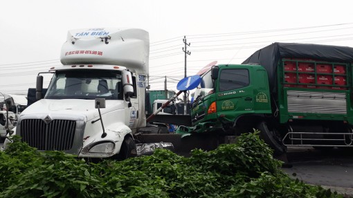 Tai nạn liên hoàn gây kẹt xe nghiêm trọng trên Quốc lộ 1
