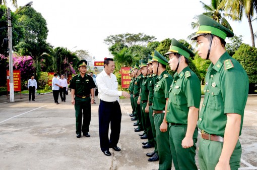 Phó Bí thư Thường trực Tỉnh ủy Võ Anh Kiệt: Chúc Tết lực lượng vũ trang huyện An Phú và TP. Châu Đốc