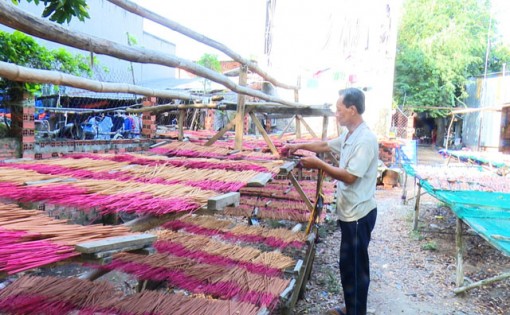 Nghề làm nhang vào mùa sản xuất Tết