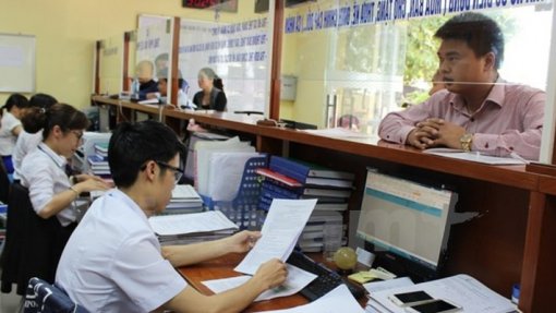 Chính phủ quyết giảm mạnh đối tượng hưởng lương ngân sách