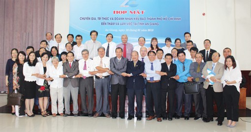 Trân quý “kho báu” tri thức của kiều bào