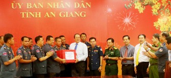 Bộ Tư lệnh Hiến binh Campuchia chúc Tết lãnh đạo tỉnh An Giang