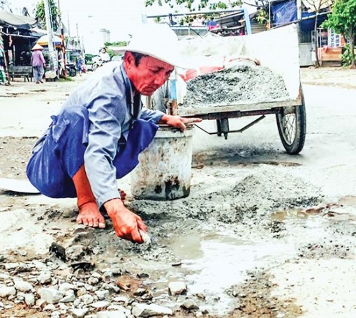 Chuyện những người vá đường
