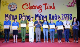 Thành đoàn Long Xuyên tuyên dương 15 thanh niên tiên tiến học tập và làm theo tư tưởng đạo đức, phong cách Hồ Chí Minh