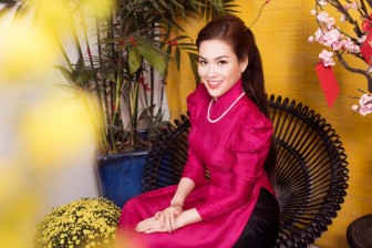 Hoa hậu Diễm Trần diện áo dài hoạ tiết gạch bông trong bộ ảnh đón Tết