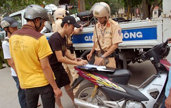 Châu Phú đẩy mạnh thực hiện các giải pháp đảm bảo trật tự an toàn giao thông