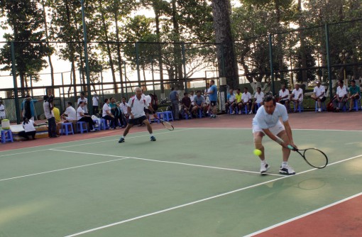 Thi đấu giao lưu tennis chào mừng ngày thành lập Đảng