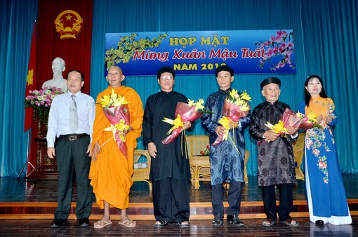 Mong muốn đồng bào tích cực tham gia xây dựng quê hương