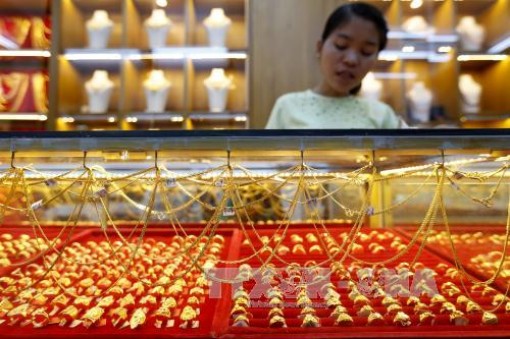 Giá vàng châu Á đi xuống khi đồng USD phục hồi