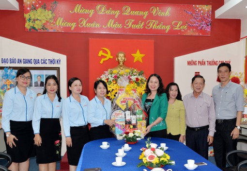 Bí thư Tỉnh ủy Võ Thị Ánh Xuân chúc Tết Báo An Giang