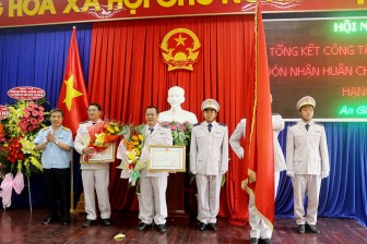 Chi cục Hải quan Cửa khẩu Quốc tế Tịnh Biên: Đón nhận Huân chương Chiến công hạng III