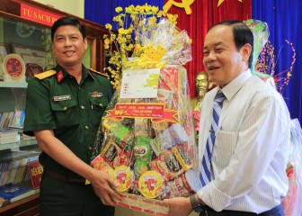 Chủ tịch UBND tỉnh Vương Bình Thạnh chúc Tết các đơn vị vũ trang
