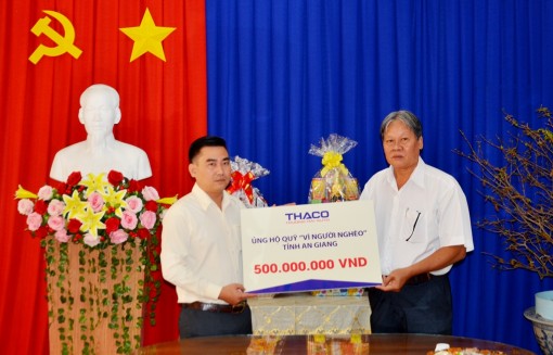 Công ty Cổ phần ôtô Trường Hải hỗ trợ người nghèo 500 triệu đồng vui Xuân, đón Tết