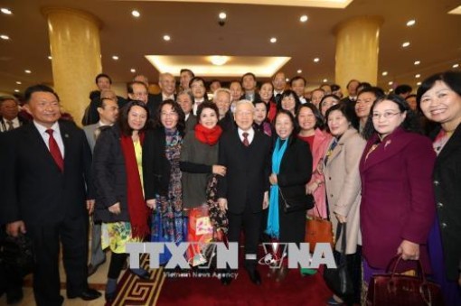 Ban Bí thư Trung ương Đảng gặp mặt trí thức, văn nghệ sỹ tiêu biểu