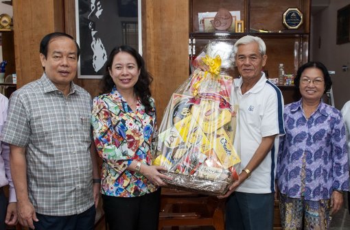 Bí thư Tỉnh ủy và Chủ tịch UBND tỉnh  thăm, chúc Tết các đồng chí nguyên lãnh đạo tỉnh và trung ương