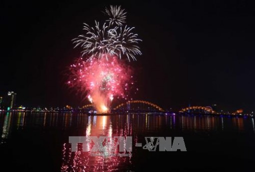 Cả nước sẽ bừng sáng trong muôn sắc pháo hoa đêm Giao thừa Xuân Mậu Tuất