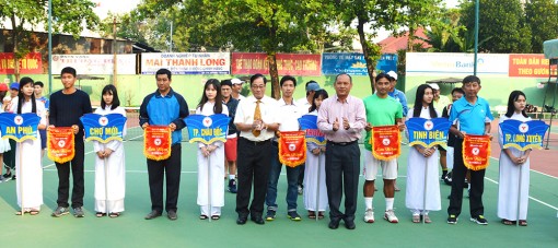 Hấp dẫn cùng quần vợt