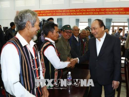 Thủ tướng Nguyễn Xuân Phúc: Không để bà con bị đói cơm, lạt muối trong những ngày Tết