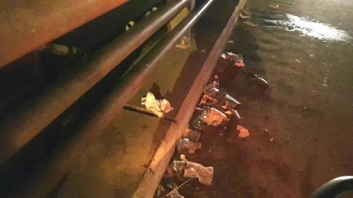 Giáp Tết, Cầu Cần Thơ ngập rác