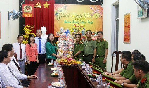 Lãnh đạo tỉnh chúc Tết các đơn vị  làm nhiệm vụ đêm giao thừa