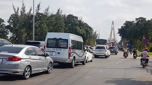 Ô tô đổ về miền Tây, Tiền Giang ùn tắc nhiều nơi
