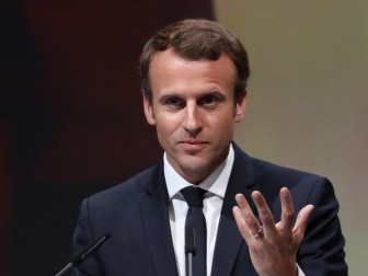 Tỷ lệ ủng hộ Tổng thống Pháp giảm mạnh xuống mức dưới 50%
