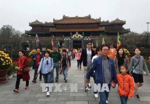 Thời tiết mùng 3 Tết Mậu Tuất: Sáng có mưa vài nơi, trưa chiều trời nắng