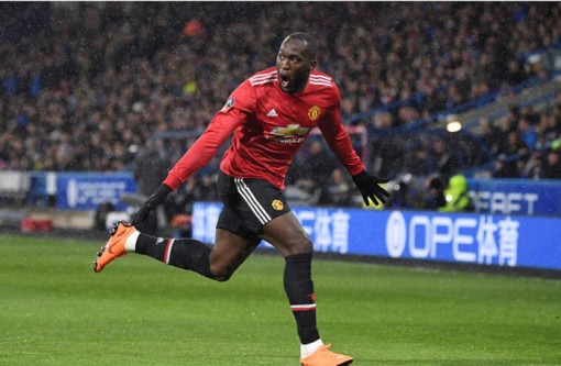 Lukaku rực sáng, MU thắng dễ Huddersfield