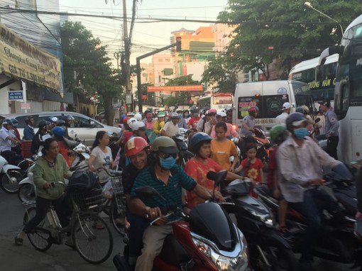 Bến phà Vàm Cống kẹt cứng