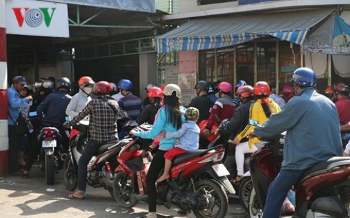 Ùn tắc giao thông kéo dài tại nhiều bến tàu, phà ở An Giang