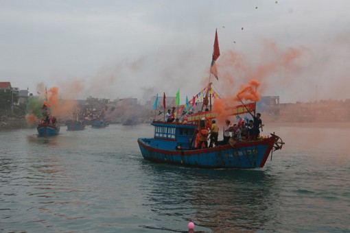 Ngư dân đón lộc biển đầu năm