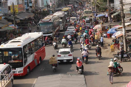 Giải quyết ùn tắc giao thông khu vực bến xe, bến phà