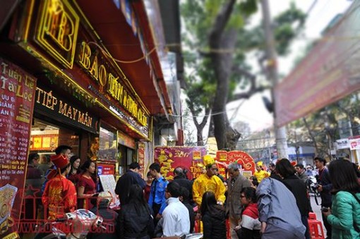 Kinh nghiệm mua vàng ngày vía Thần Tài để may mắn, tài lộc cả năm