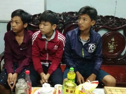 Sóc Trăng: Học sinh lớp 10 cùng bạn trả hơn 40 triệu đồng cho người đánh rơi