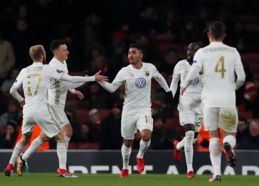 Thua trận sân nhà, Arsenal may mắn đi tiếp ở Europa League