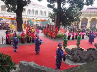 Lễ dâng hương tưởng nhớ các bậc tiên đế tại Hoàng thành Thăng Long