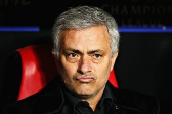 Nóng đại chiến MU vs Chelsea: Mourinho tuyên bố dậy sóng, Hazard lo