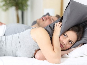 Nên nằm ngủ tư thế nào để bớt ngáy to?