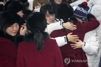 Vận động viên Hàn-Triều chia tay đẫm nước mắt