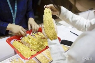 Giá vàng thế giới chỉ thấp hơn vàng SJC 270.000 đồng/lượng