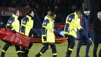 Cú sốc cho PSG: Neymar rạn xương bàn chân 'gần như' bỏ lỡ trận gặp Real Madrid