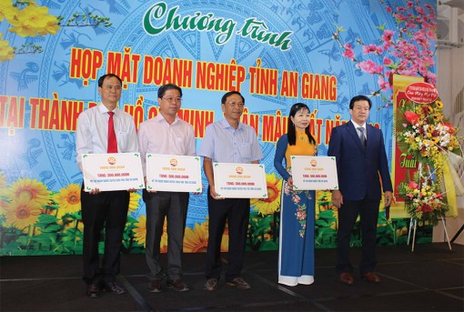 “Trải thảm” mời gọi doanh nghiệp về đầu tư tại An Giang
