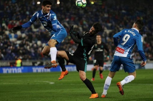 Gục ngã phút bù giờ, Real Madrid hết đường trở lại La Liga