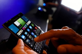 BlackBerry gỡ bỏ app trả phí trên BlackBerry World từ ngày 1-4