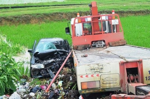 Xe cứu hộ va chạm với ô tô con trên đường tránh Vinh, 7 người thương vong